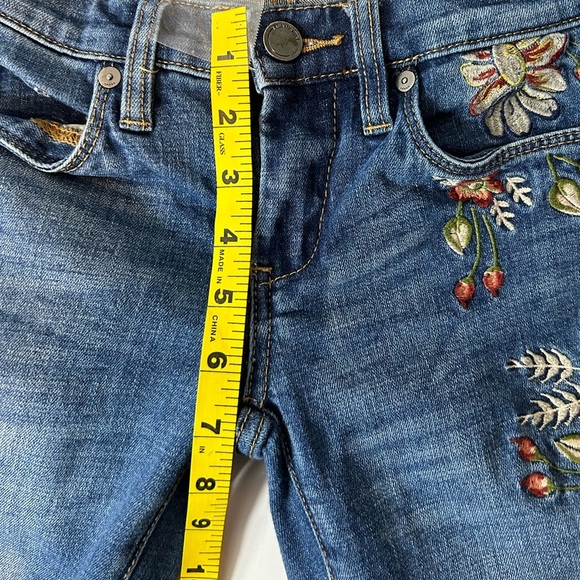 Blank NYC Blue Floral Embroidered Cropped Jeans - Picture 13 of 16